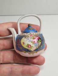 Detaljrik söt liten japansk tekanna, miniatyr till dockhus, dockskåp med mera