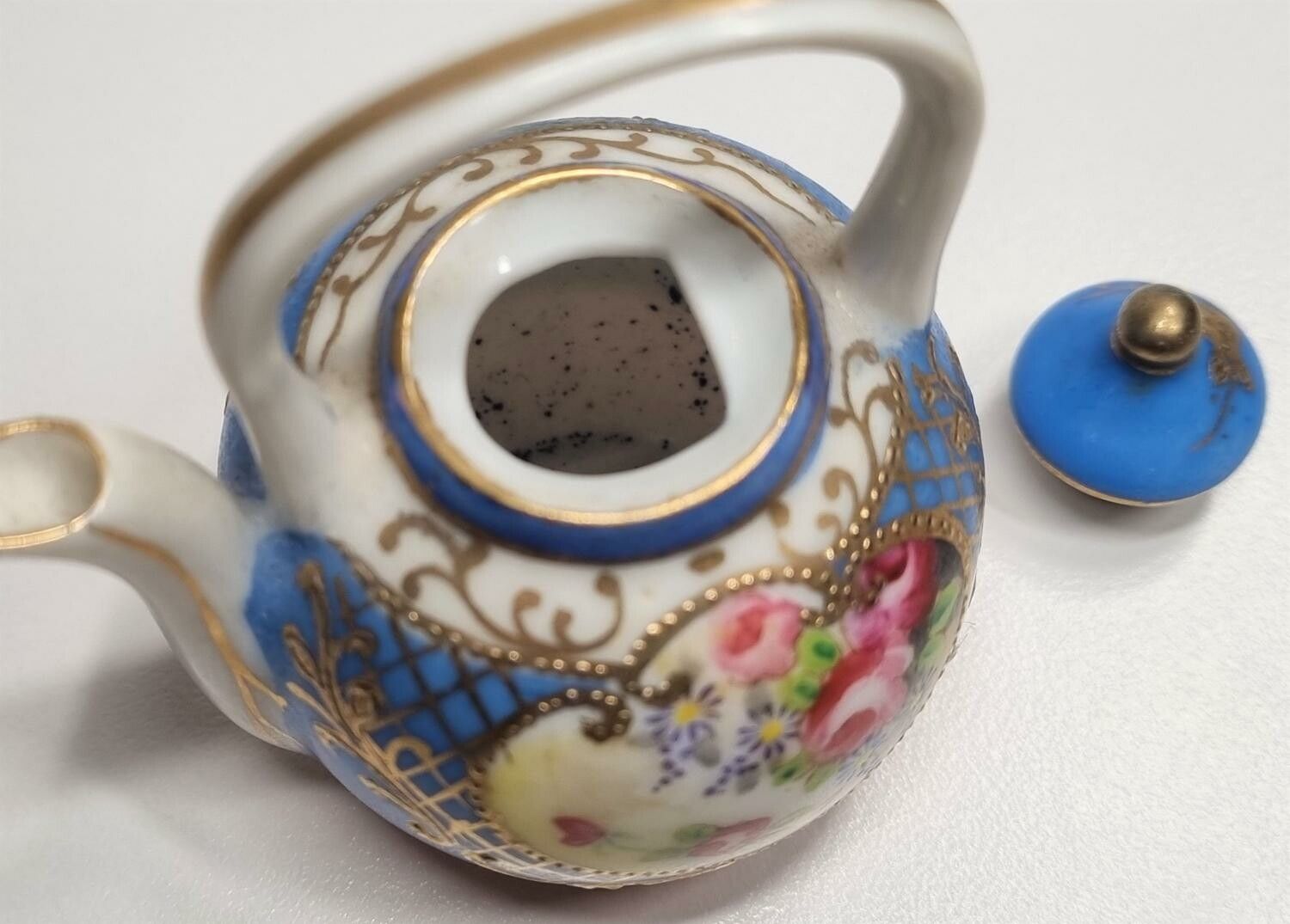 Detaljrik söt liten japansk tekanna, miniatyr till dockhus, dockskåp med mera