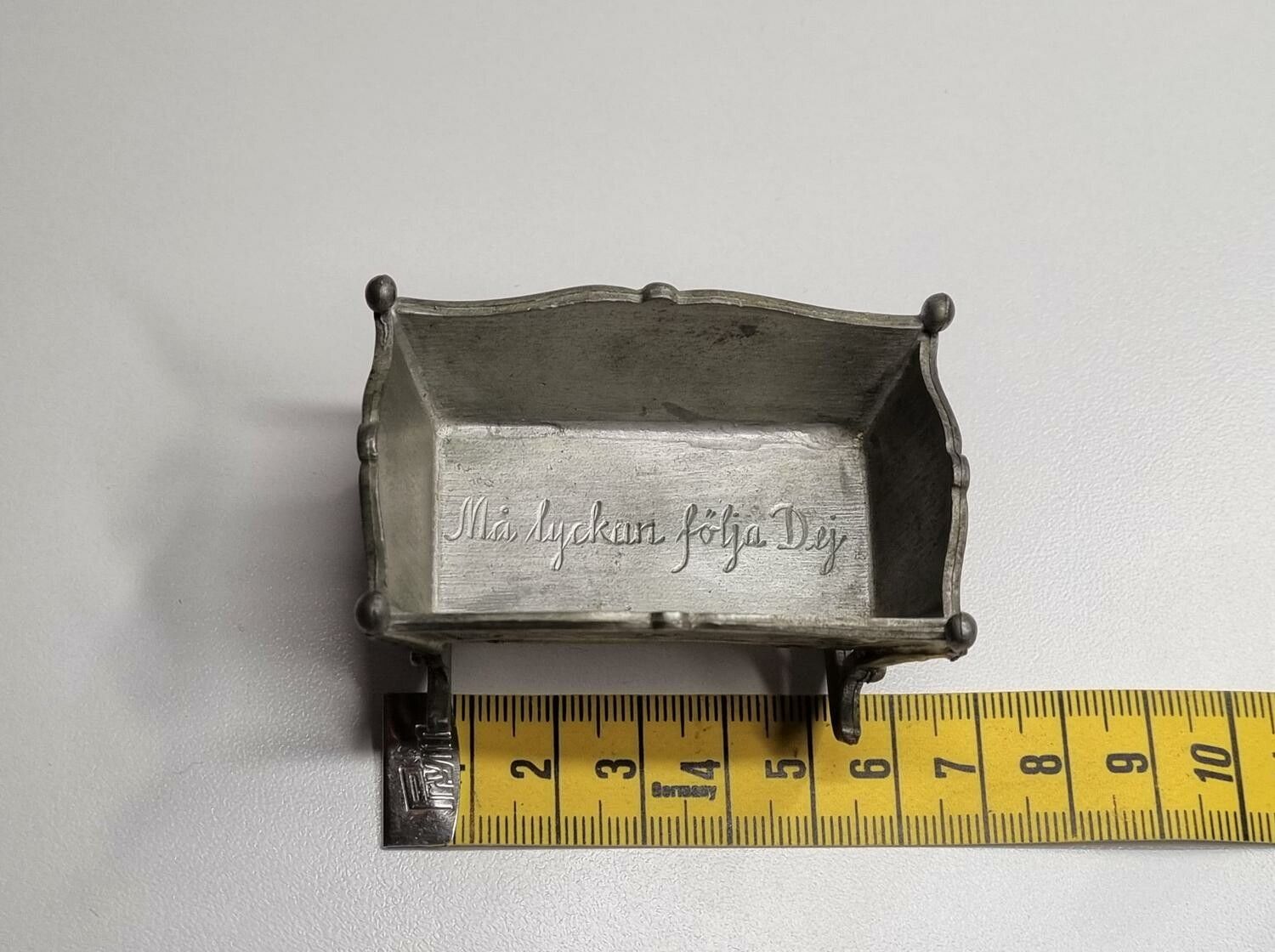 Söt liten vagga i tenn (Bollnäs) Miniatyrvagga, minivagga