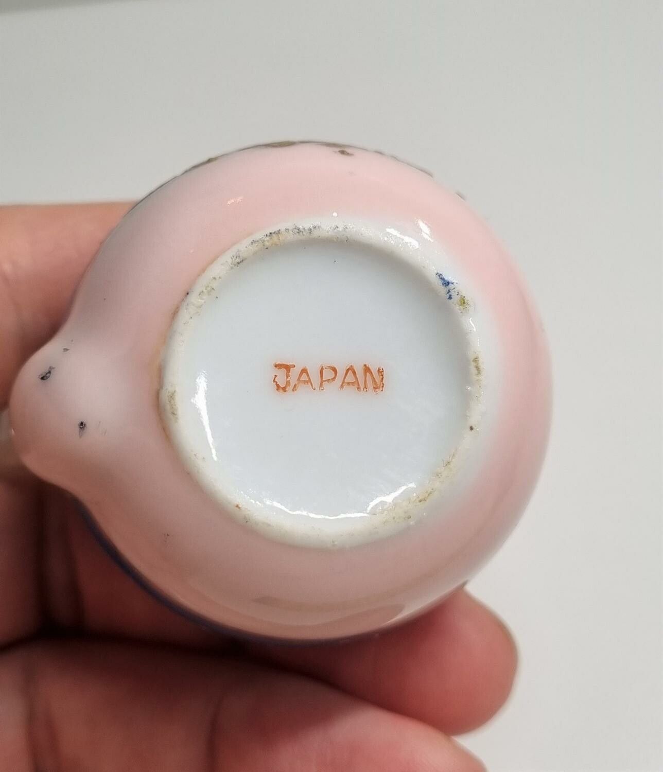 Detaljrik söt liten japansk tekanna, miniatyr till dockhus, dockskåp med mera