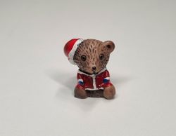 1 st liten nalle i tomtekläder, miniatyrnalle