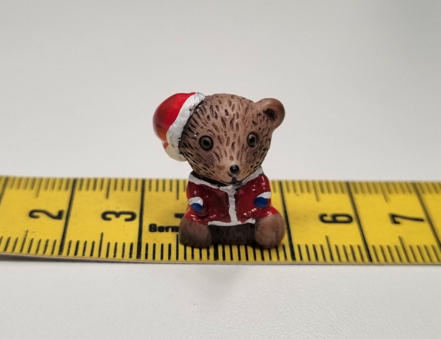 1 st liten nalle i tomtekläder, miniatyrnalle