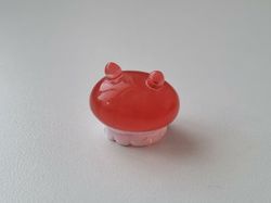 Röd liten sagofigur, miniatyr