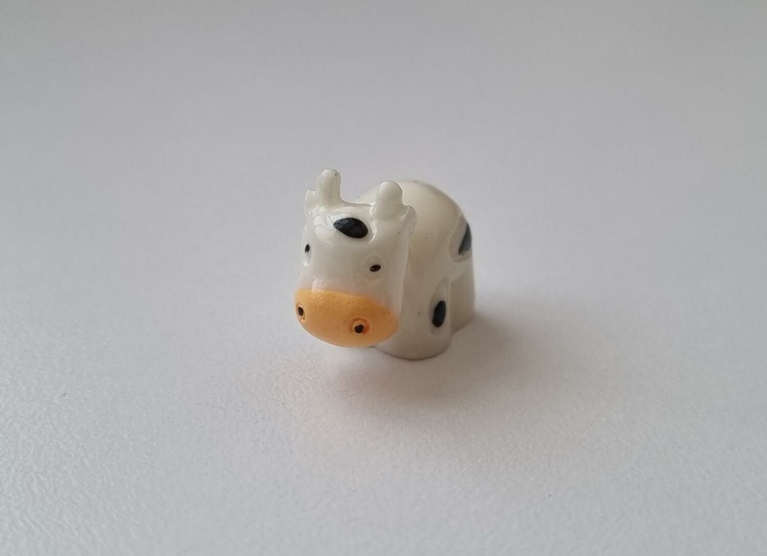 Gullig liten prickig ko / kossa, miniatyr