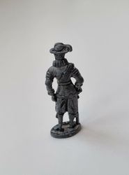 Detaljerad liten figur i tenn / musketör i tenn / miniatyr