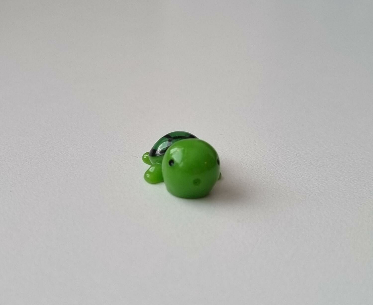 Söt liten grön sköldpadda, minisköldpadda / miniatyr