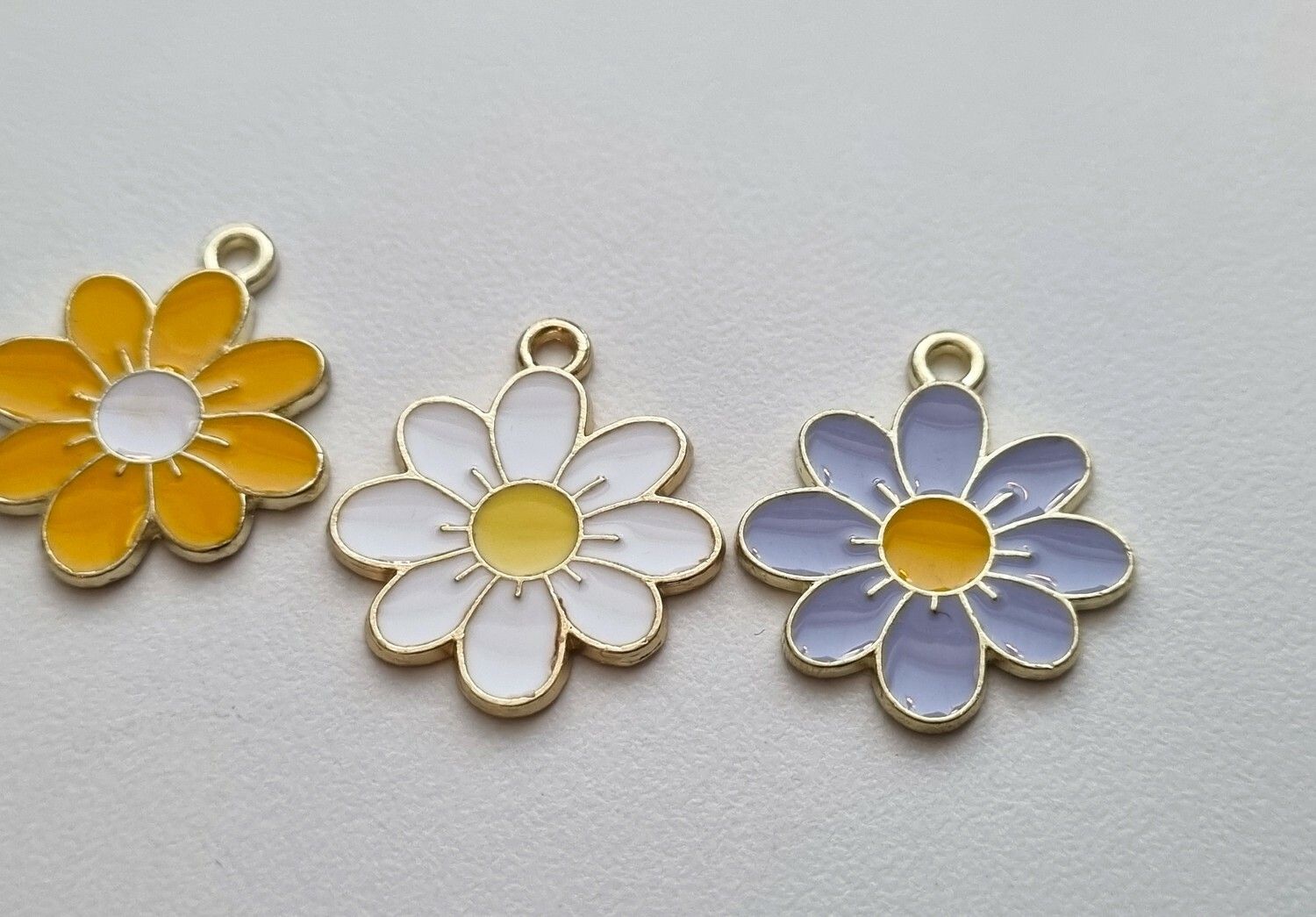 3 st Vackra vita somriga blommor, berlocker hängen