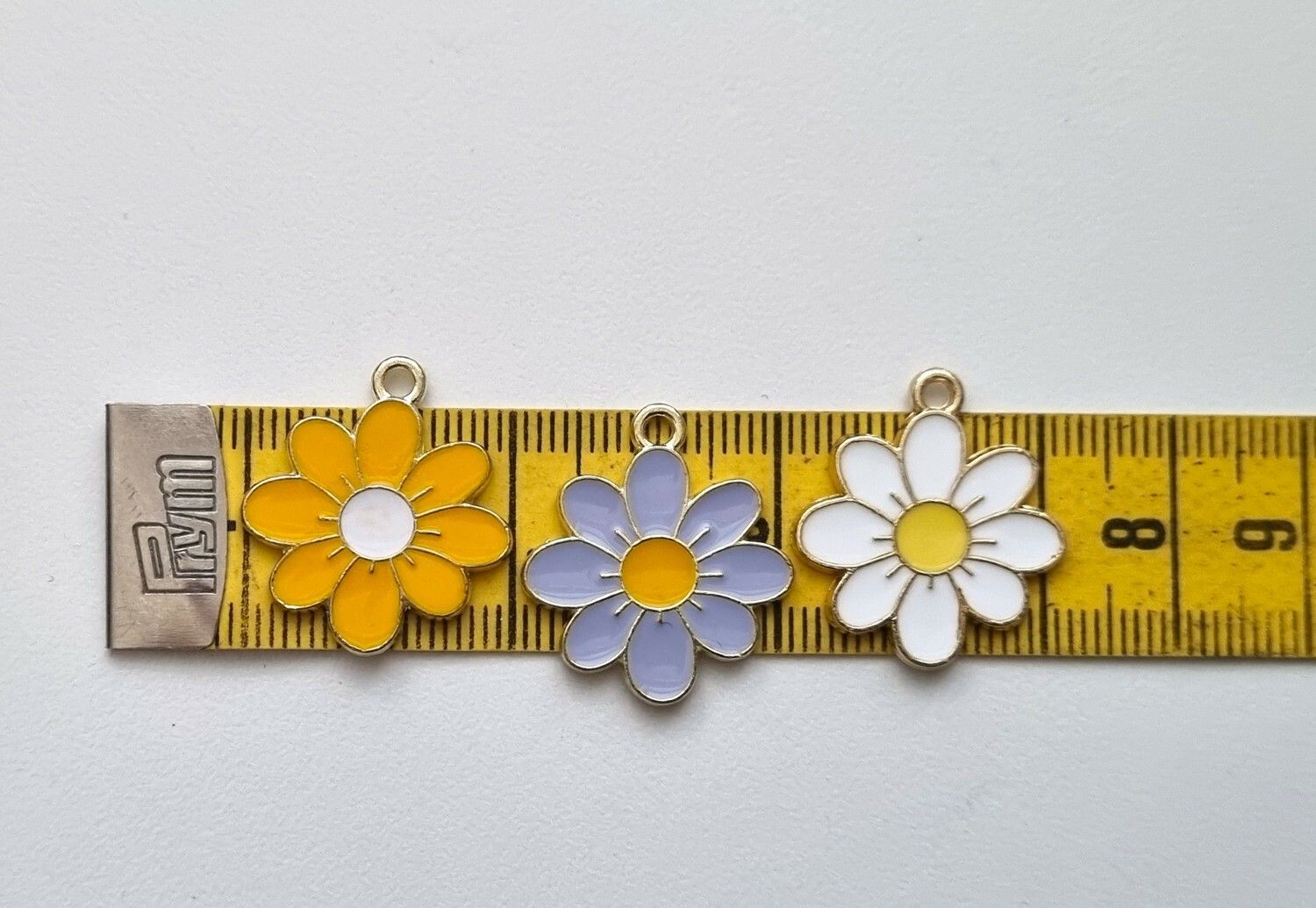 3 st Vackra vita somriga blommor, berlocker hängen