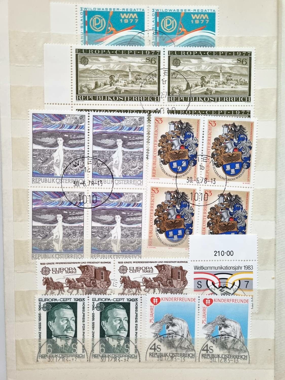 Album med frimärken (mestadels Österrike)