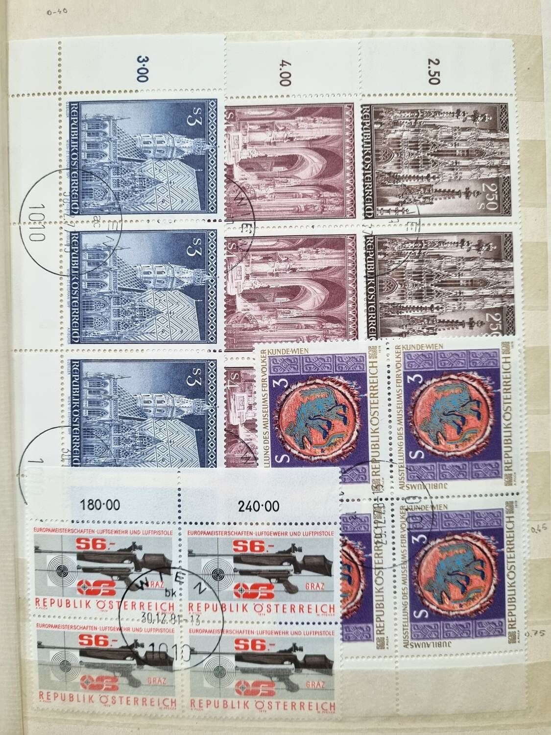 Album med frimärken (mestadels Österrike)