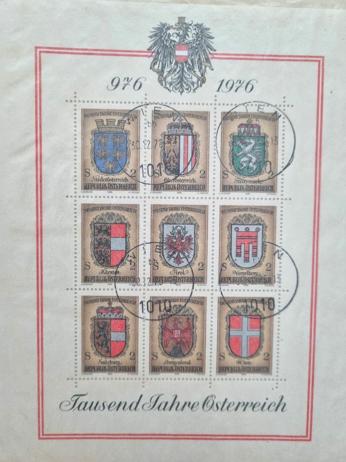 Album med frimärken (mestadels Österrike)