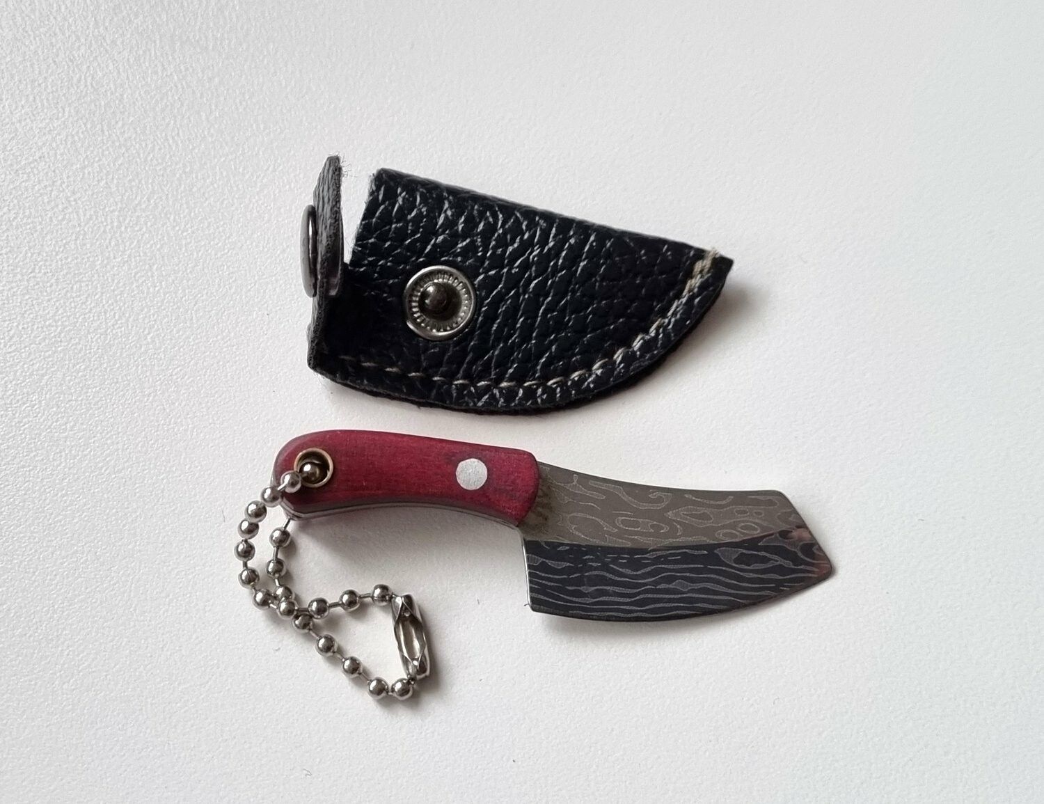 Gullig liten miniatyrkniv / minikniv med fodral