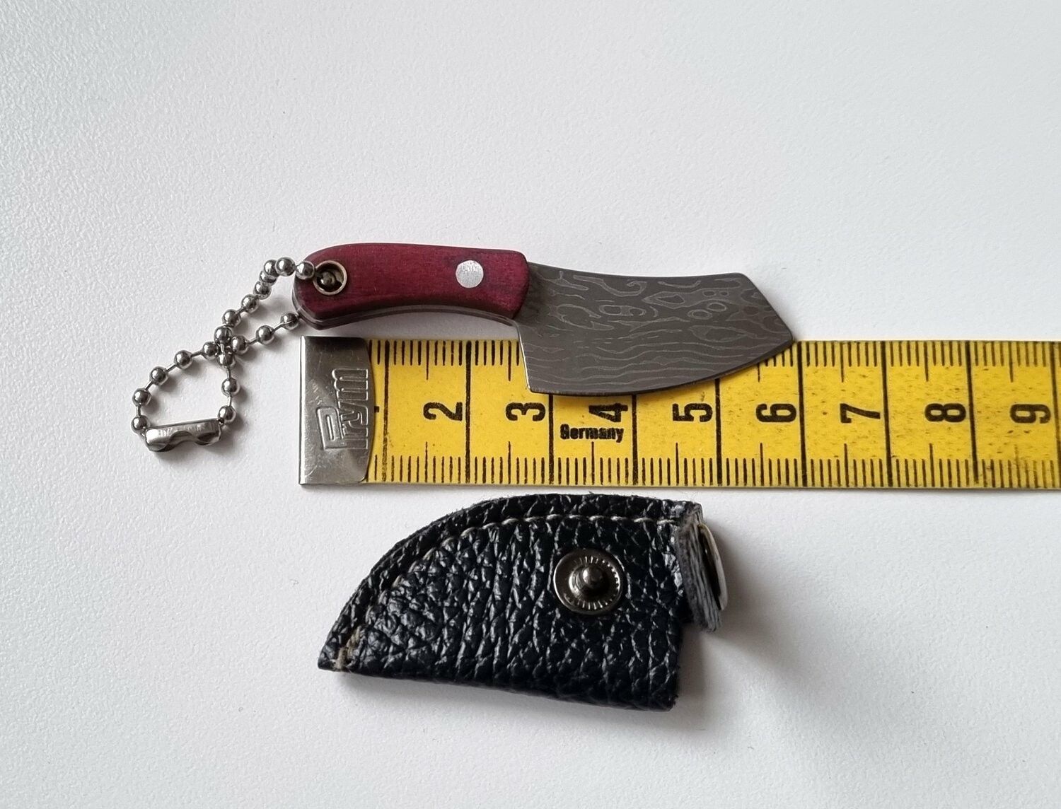 Gullig liten miniatyrkniv / minikniv med fodral