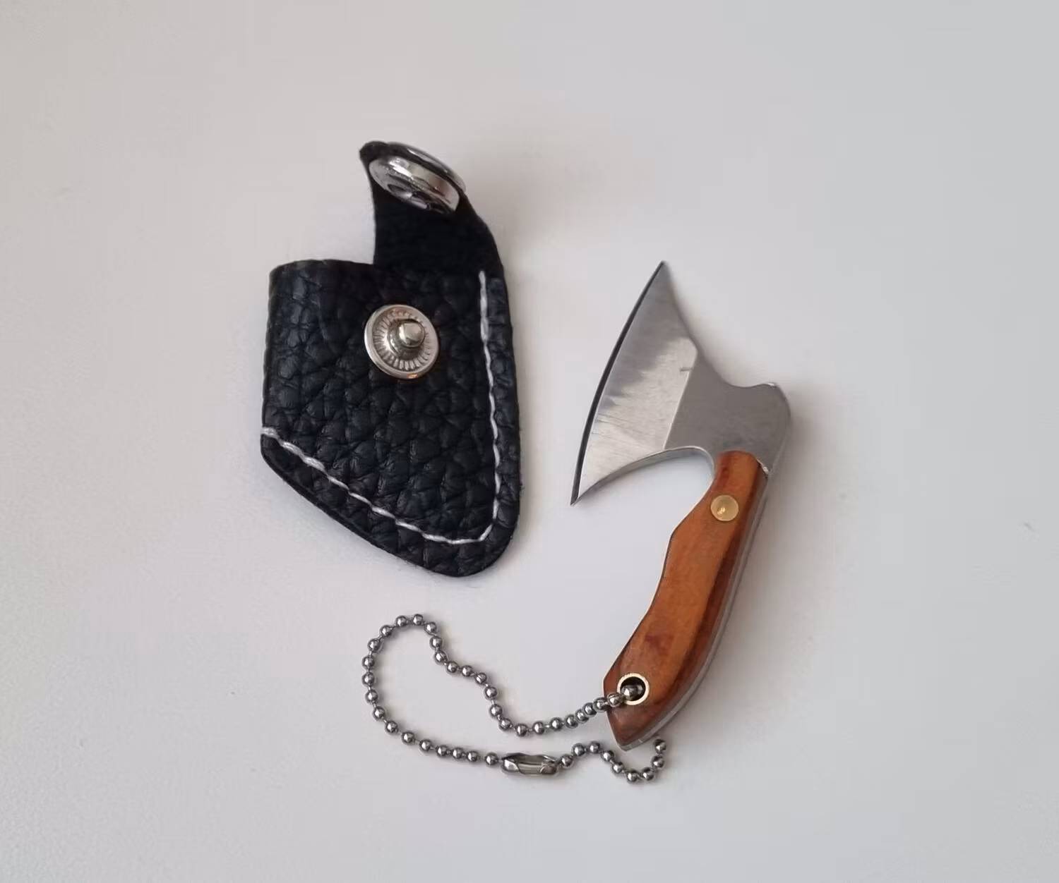 Gullig liten miniatyrkniv / minikniv med fodral