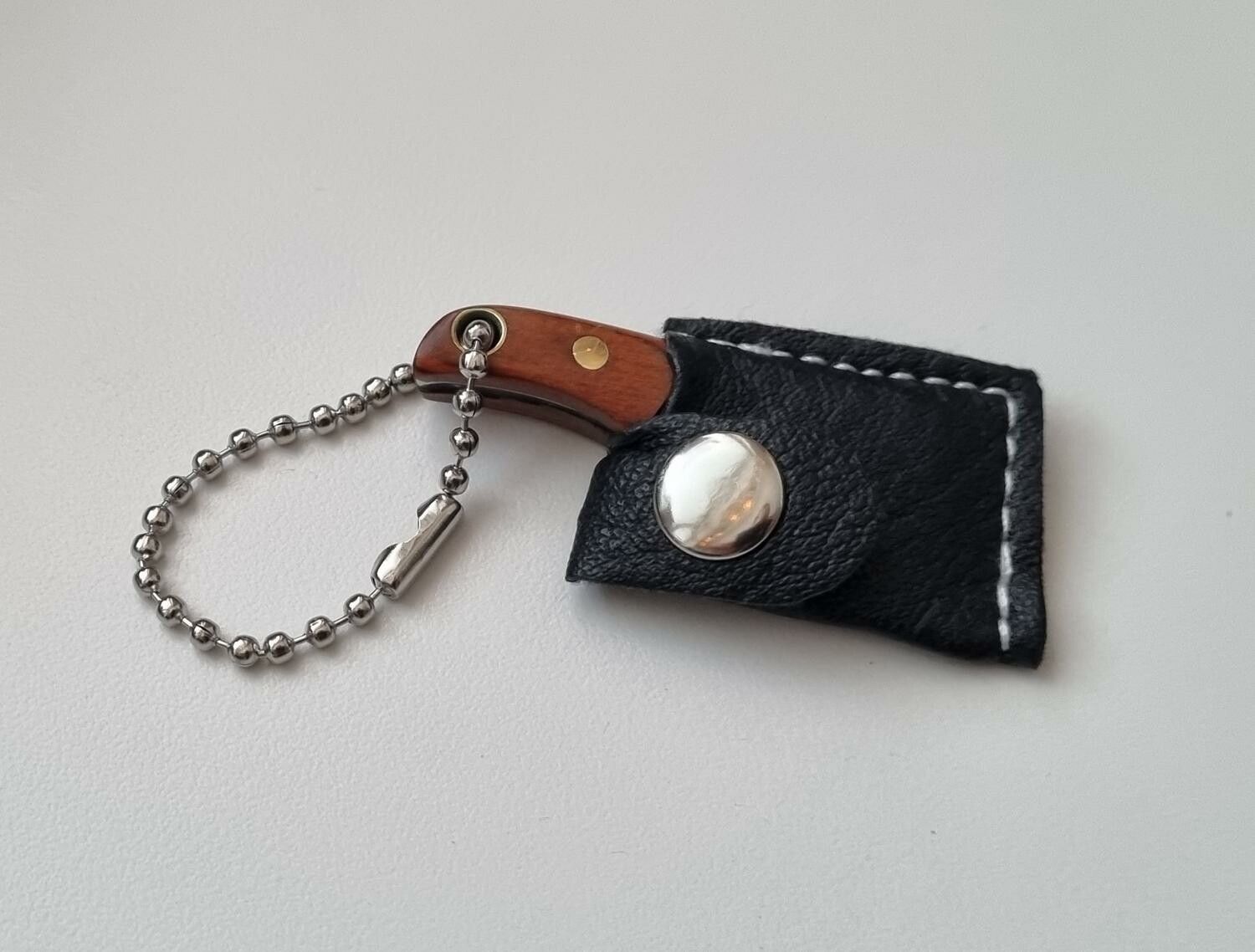 Gullig liten miniatyrkniv / minikniv med fodral