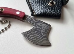 Gullig liten miniatyryxa / miniyxa med fodral