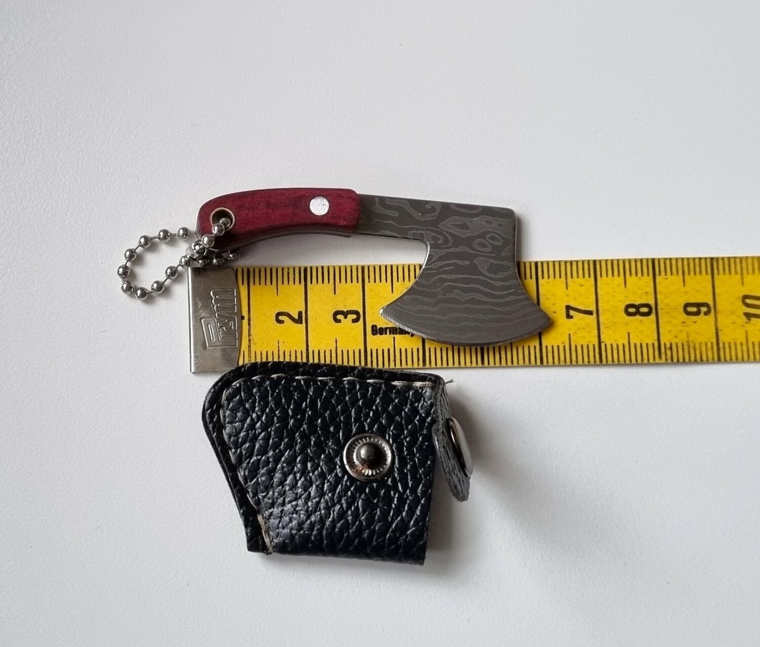 Gullig liten miniatyryxa / miniyxa med fodral