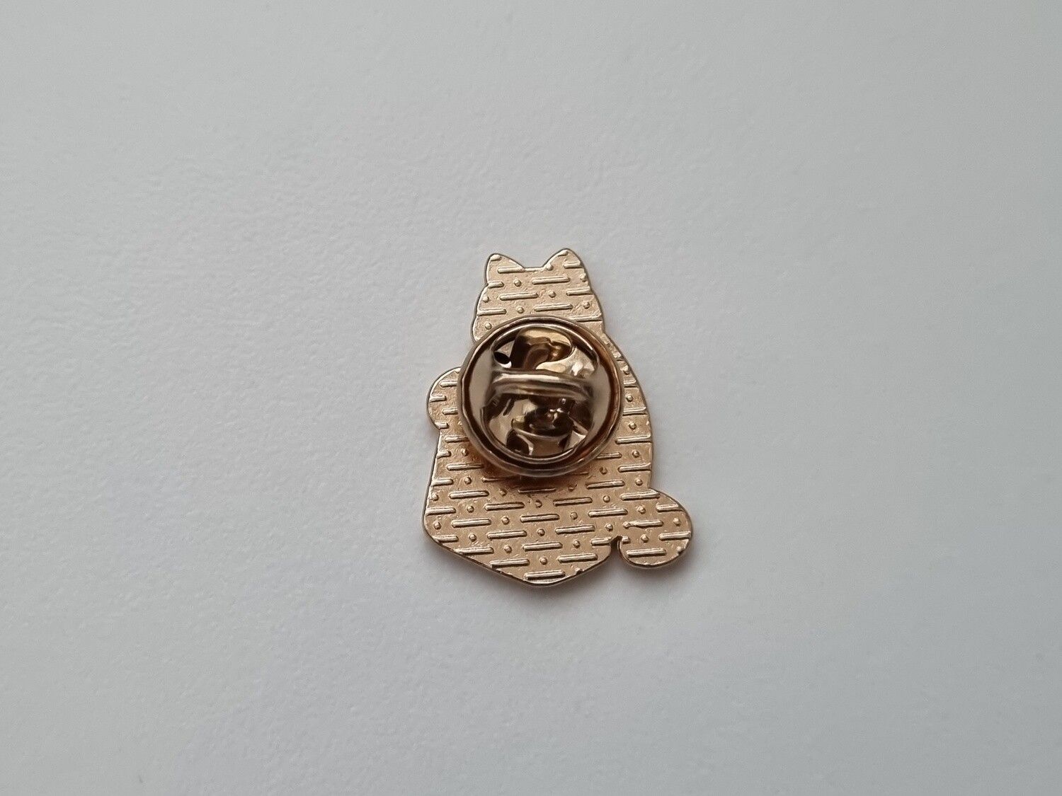 Pin, Svart katt med fiskpåse