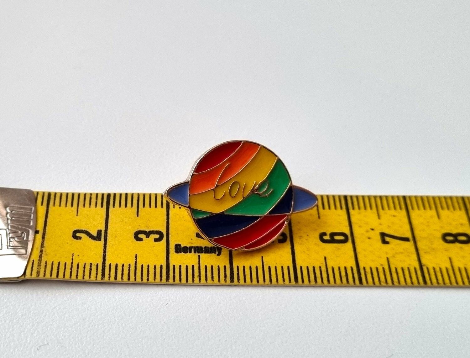 Pin, Färgglad liten galax / planet