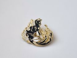 Pin Katt med guldfärgade eldflammor