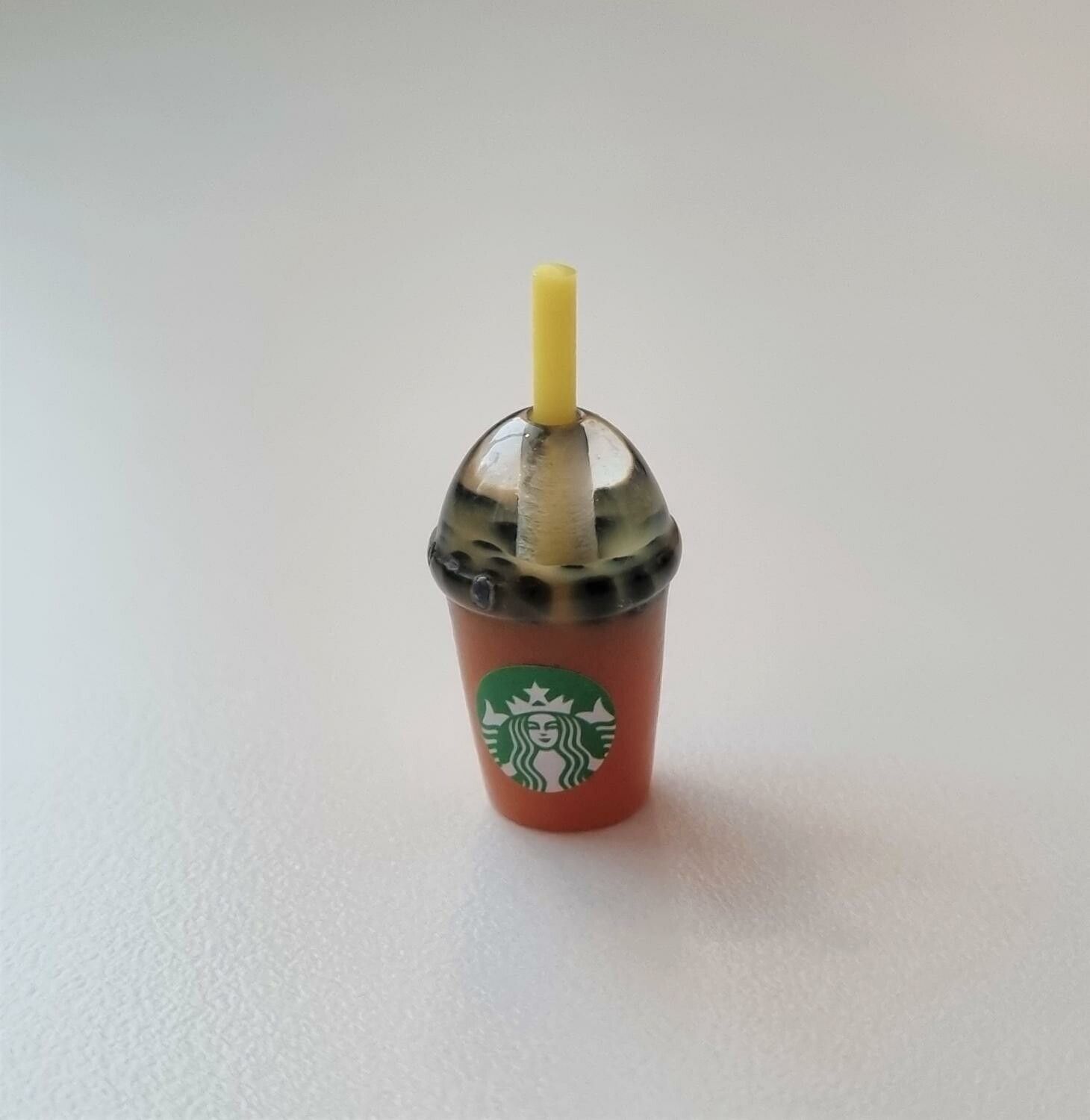 1 st brun iskaffe, frappucino, drinkar - Miniatyr för dockhus, tittskåp