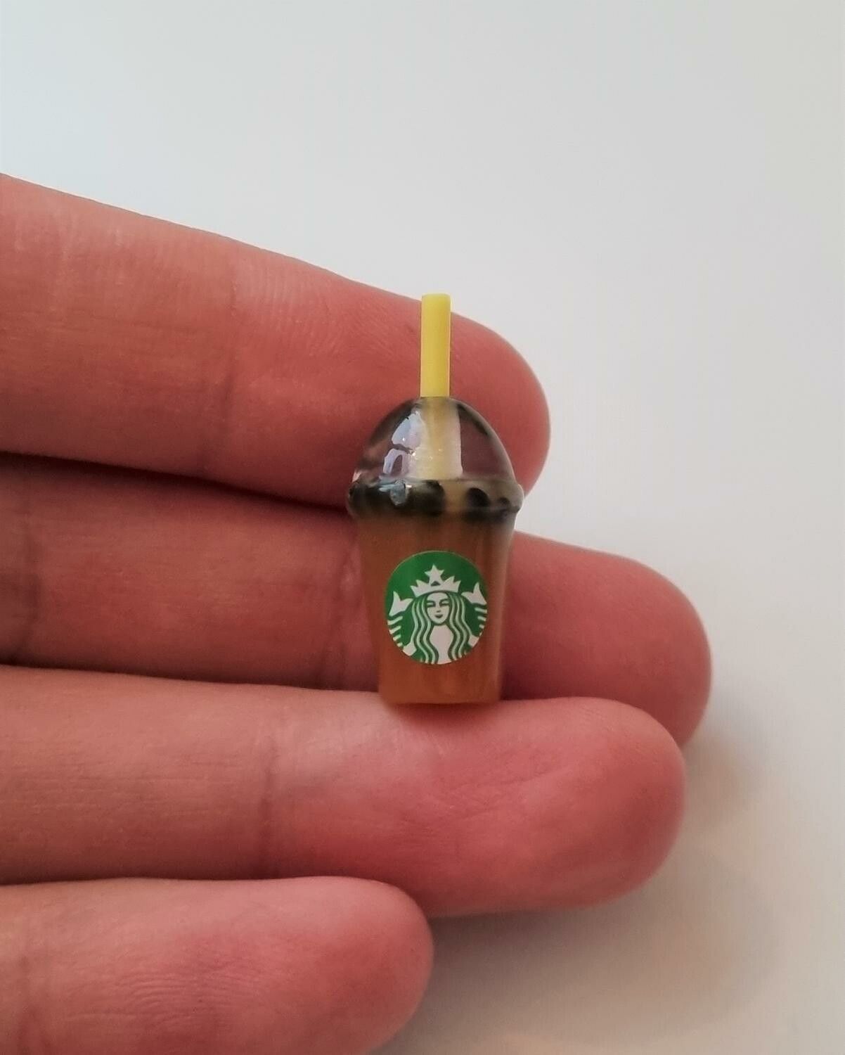 1 st brun iskaffe, frappucino, drinkar - Miniatyr för dockhus, tittskåp