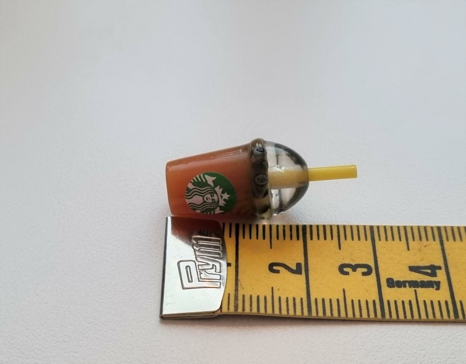 1 st brun iskaffe, frappucino, drinkar - Miniatyr för dockhus, tittskåp
