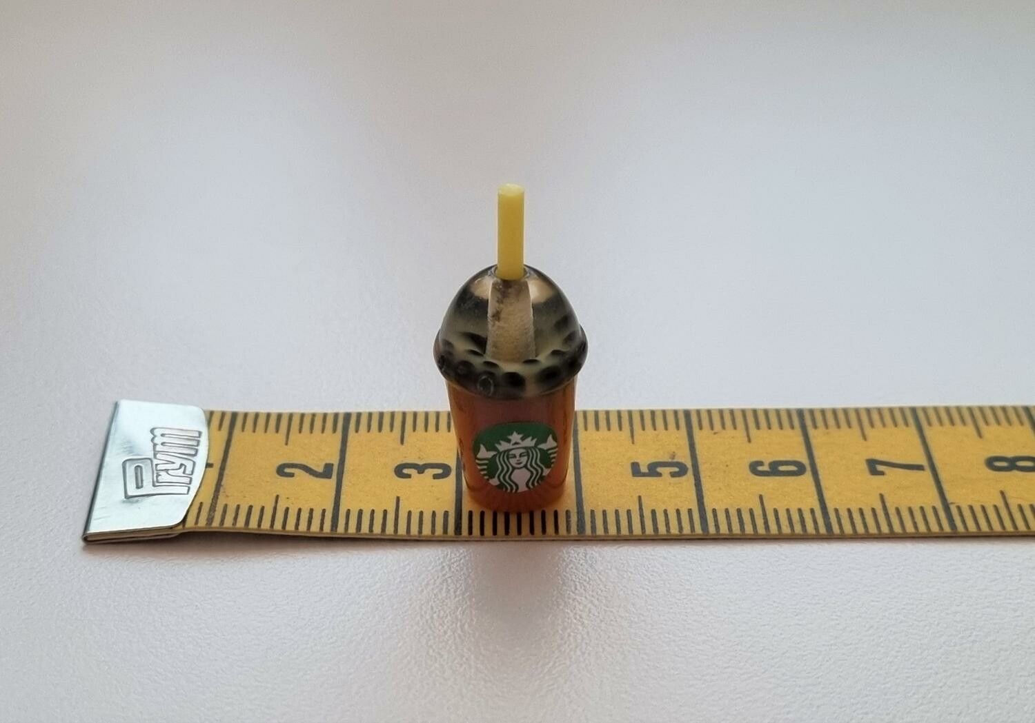 1 st brun iskaffe, frappucino, drinkar - Miniatyr för dockhus, tittskåp