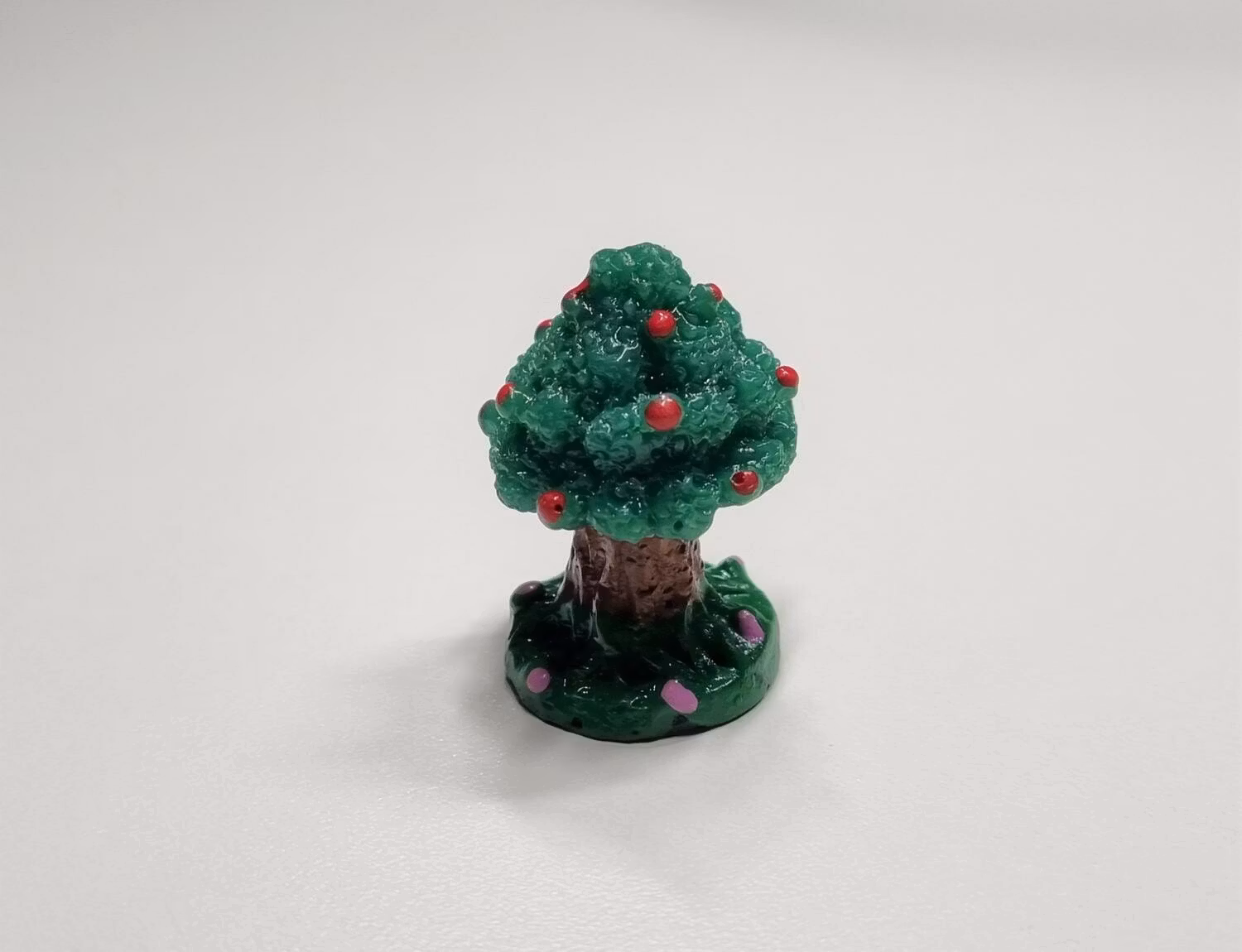 1 st träd. Miniatyrer / figuriner för dockskåpet, tittskåp mm