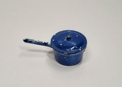 1 st kastrull med lock. Miniatyrer för dockskåp / tittskåp