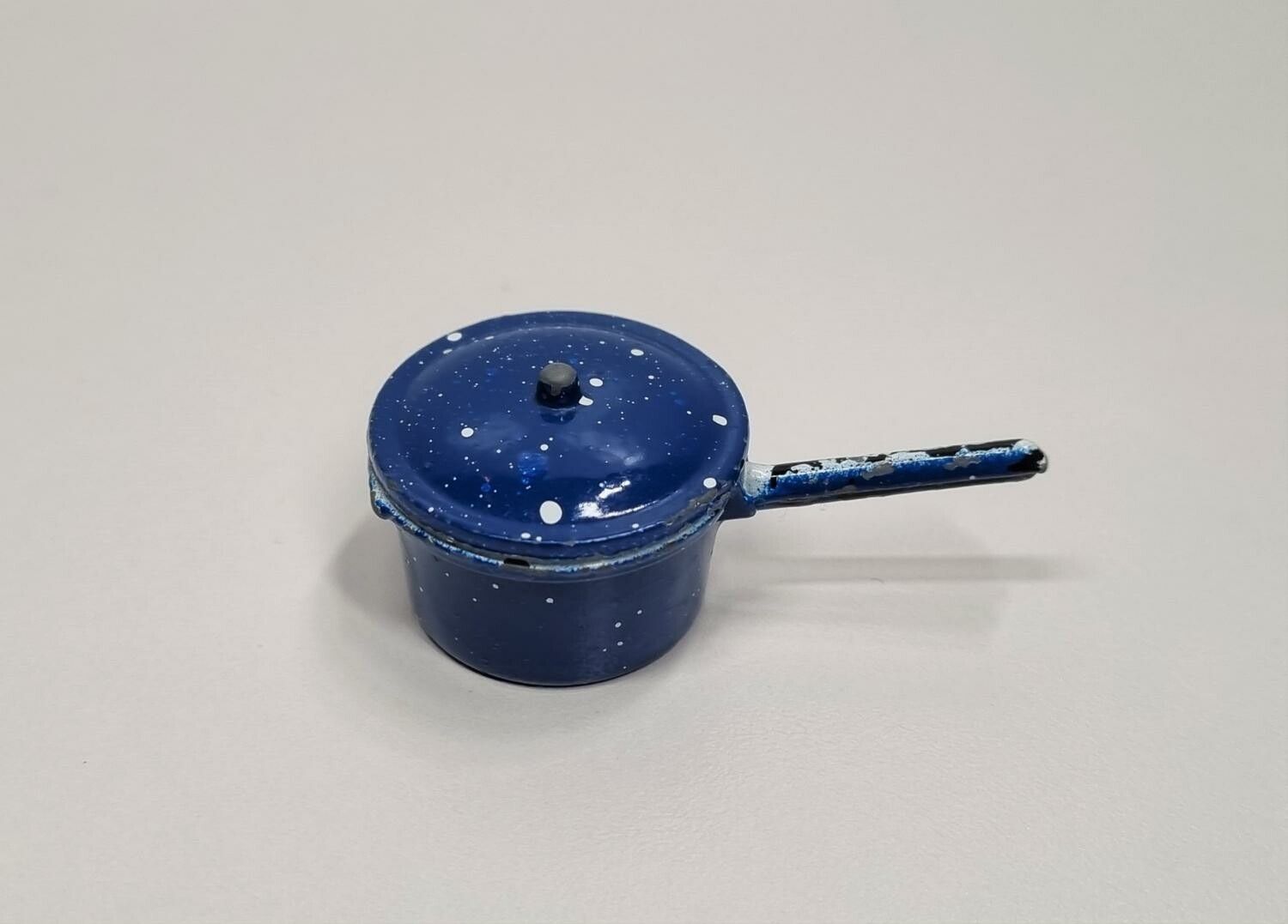 1 st kastrull med lock. Miniatyrer för dockskåp / tittskåp