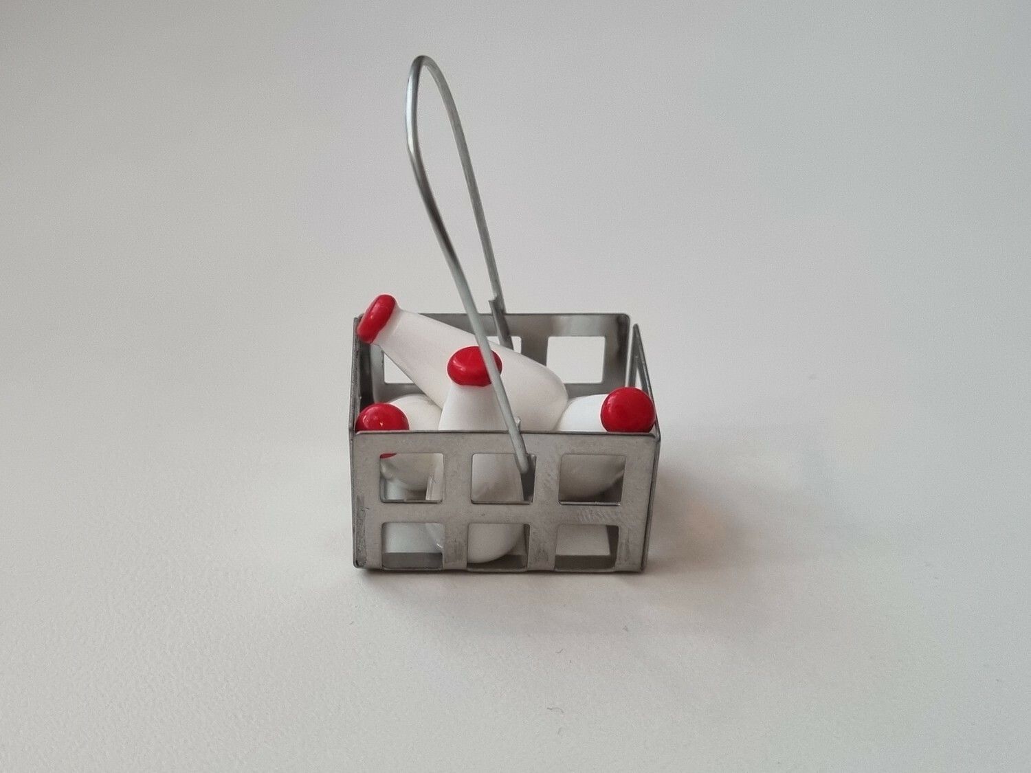 Korg med 4 st mjölk, miniatyrer