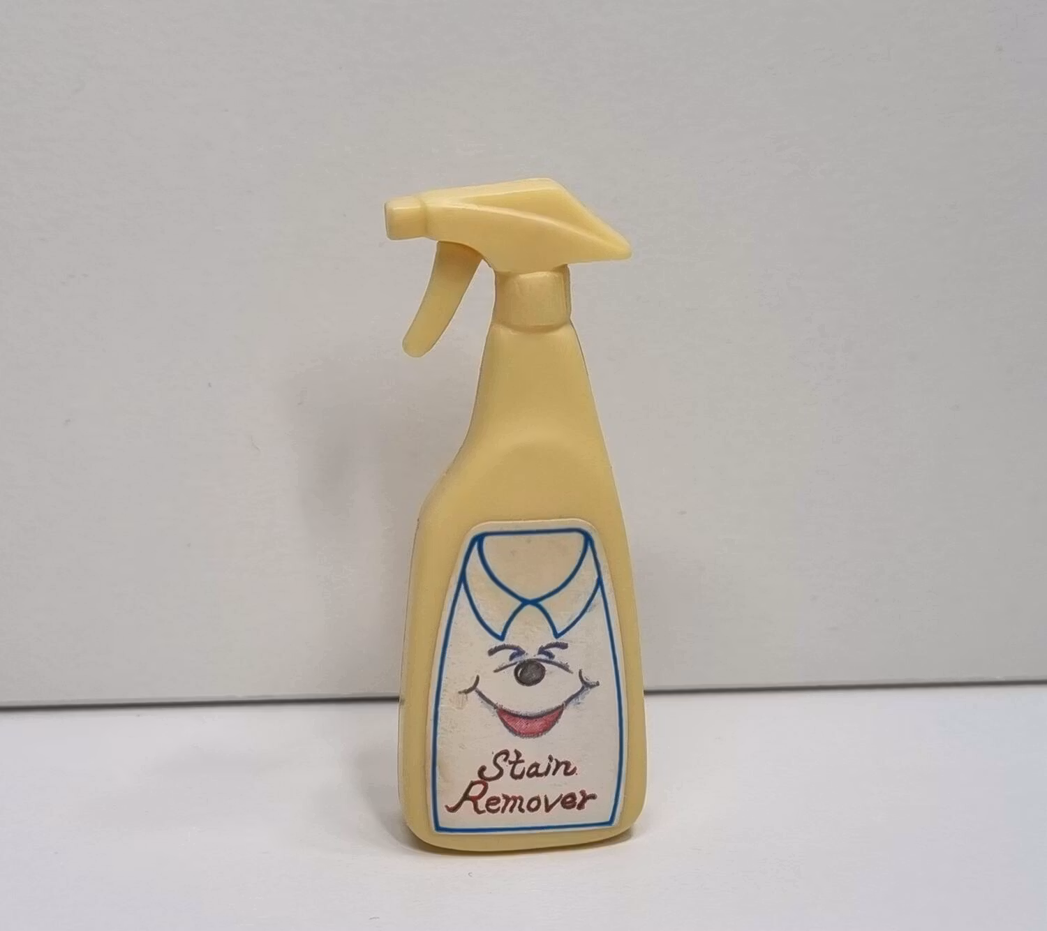 1 st sprayflaska. Miniatyrer för dockskåp / tittskåp