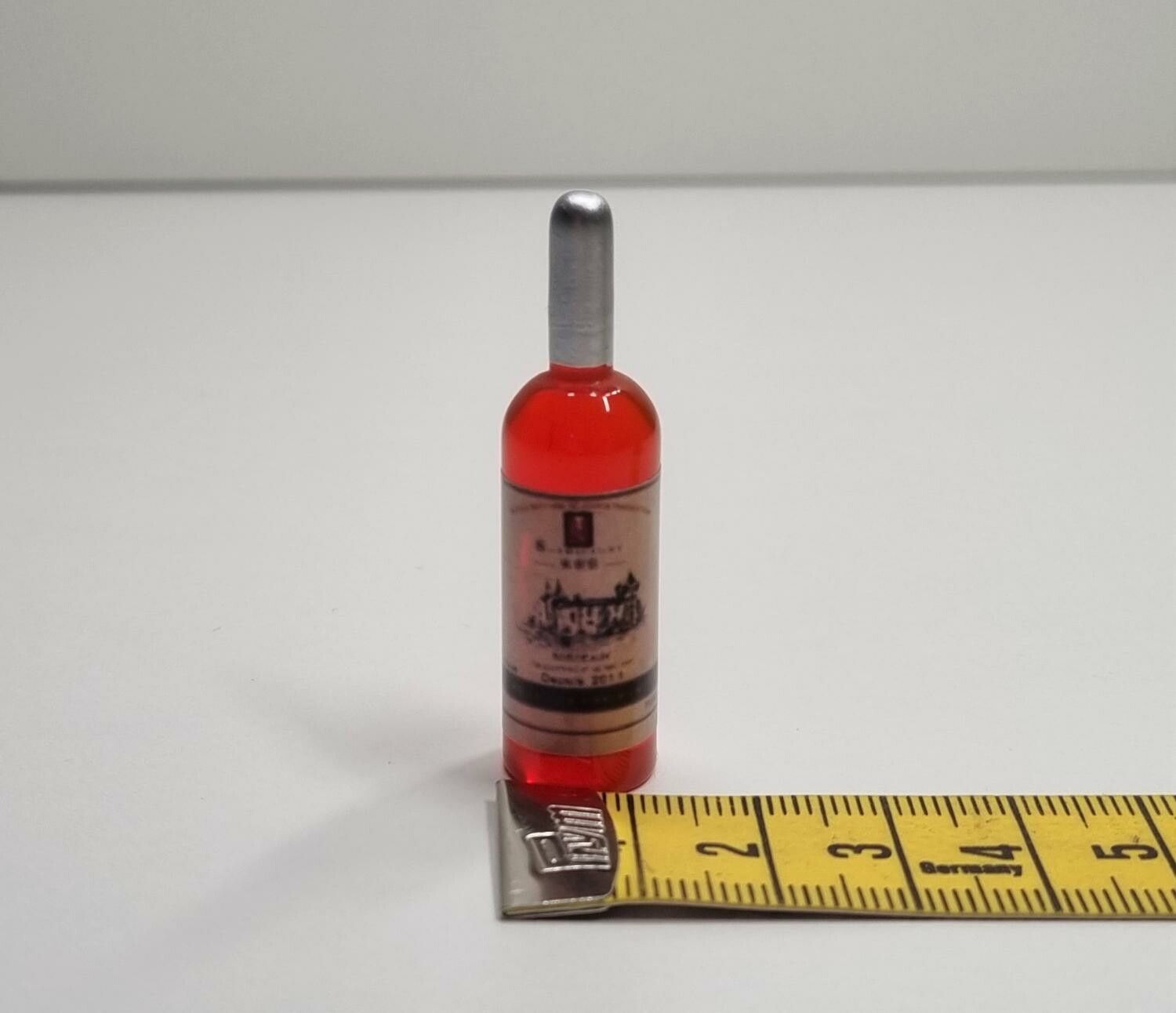 1 st miniatyr, vinflaska till dockskåp, tittskåp