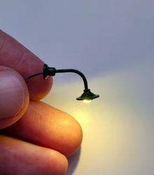 Lampa, gatulampa, miniatyrlampa (LED) För dockhus, tittskåp, tågräls mm