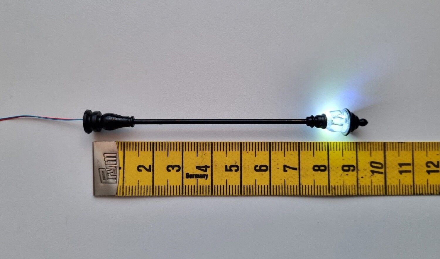 Lampa, gatulampa, miniatyrlampa (LED) För dockhus, tittskåp, tågräls mm