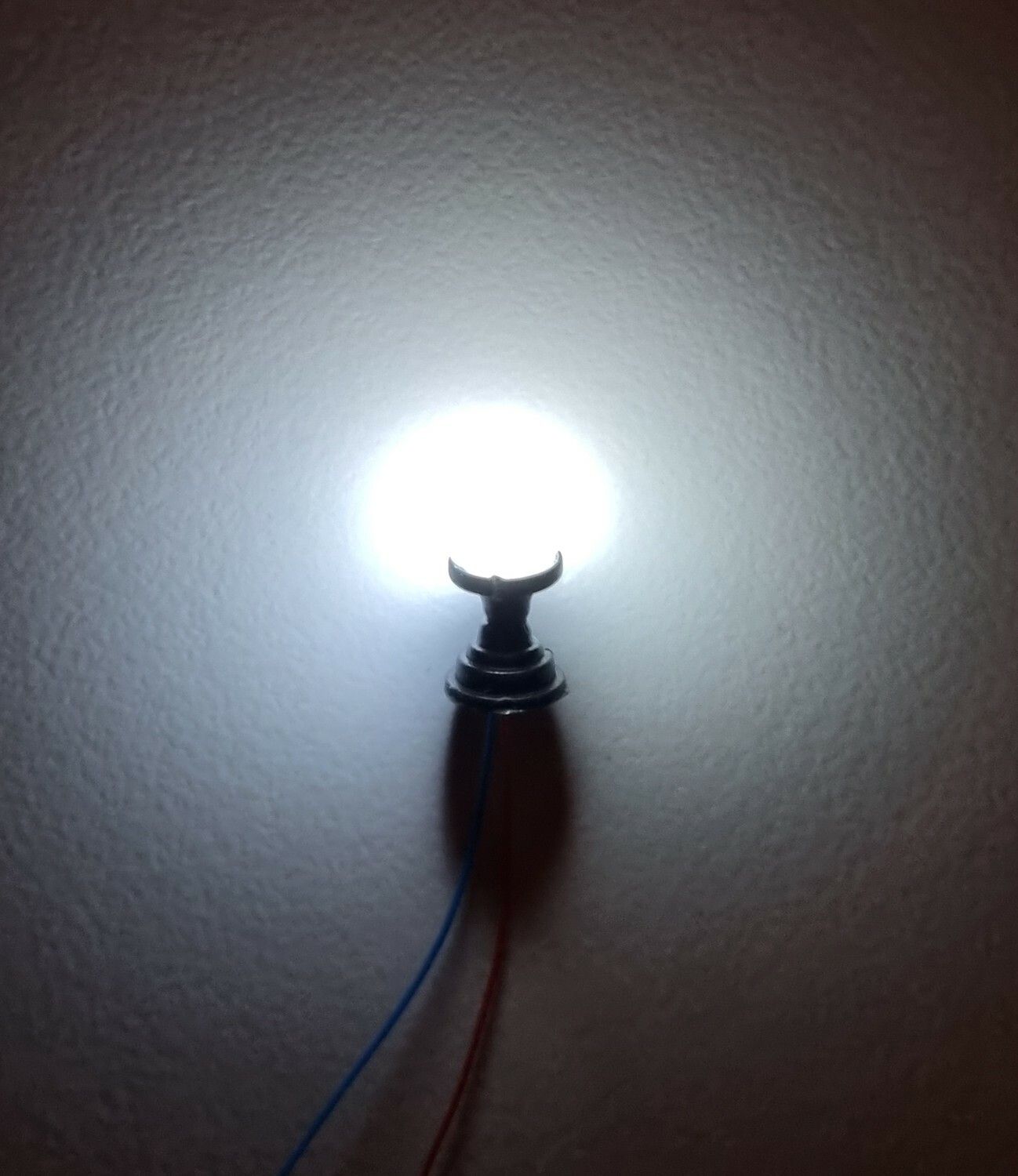 Lampa, miniatyrlampa (LED) För dockhus, tittskåp, tågräls mm