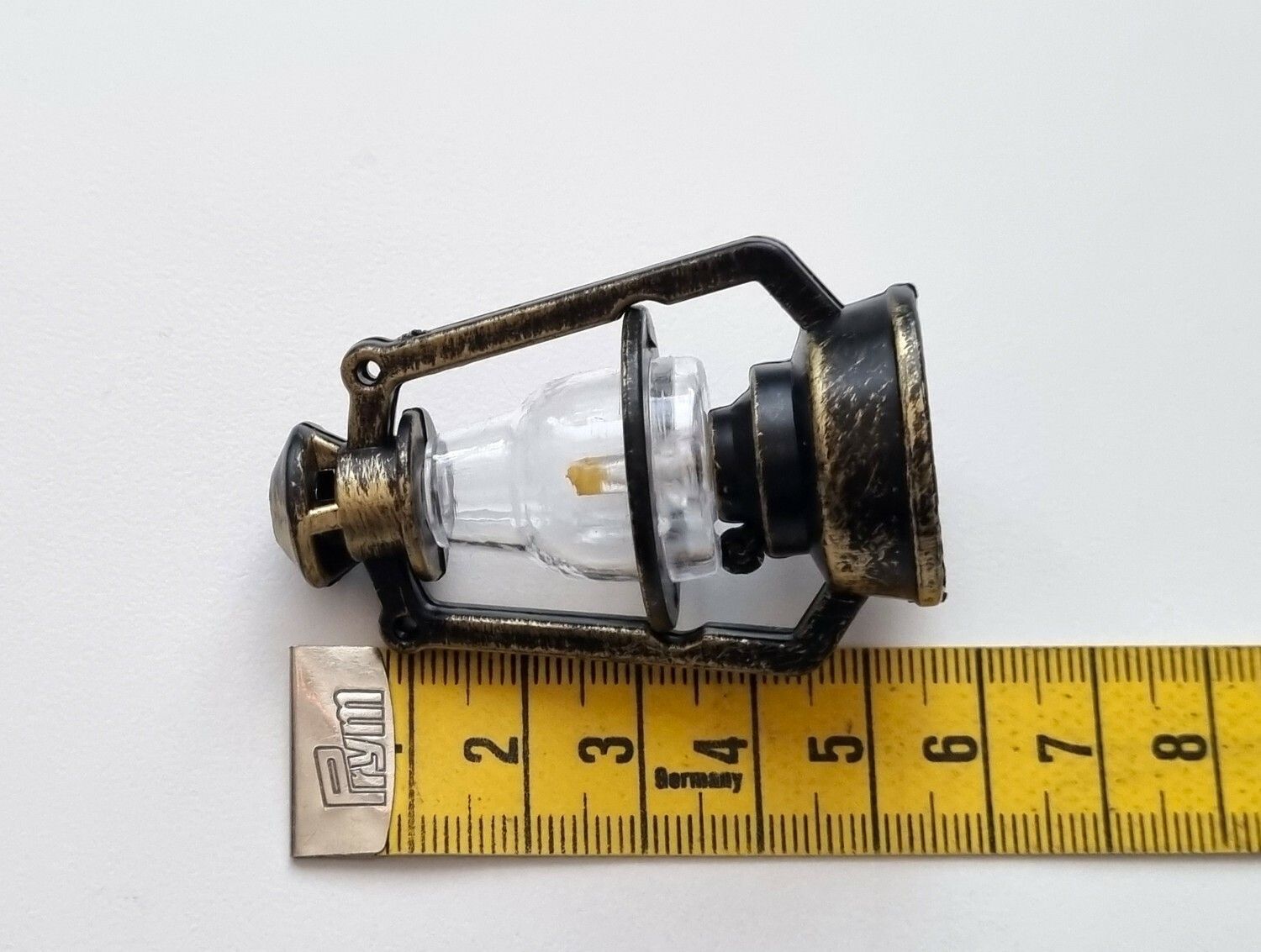 Lykta, miniatyrlykta för dockhus, tittskåp mm