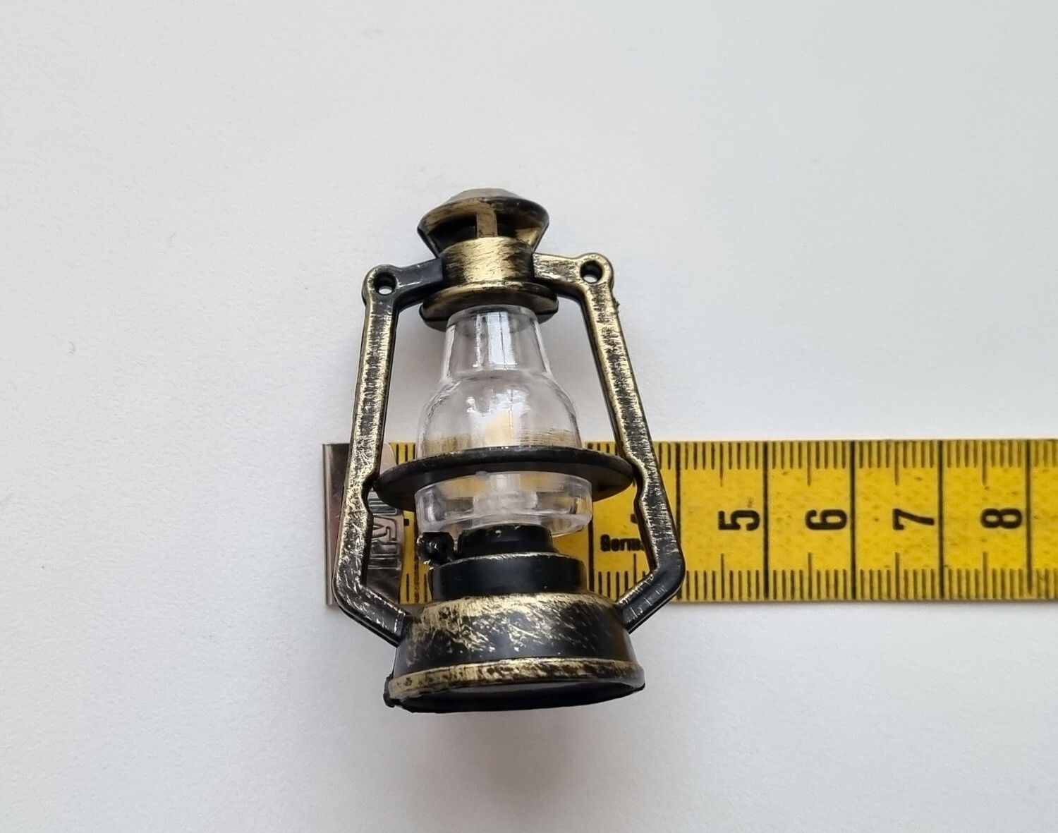 Lykta, miniatyrlykta för dockhus, tittskåp mm