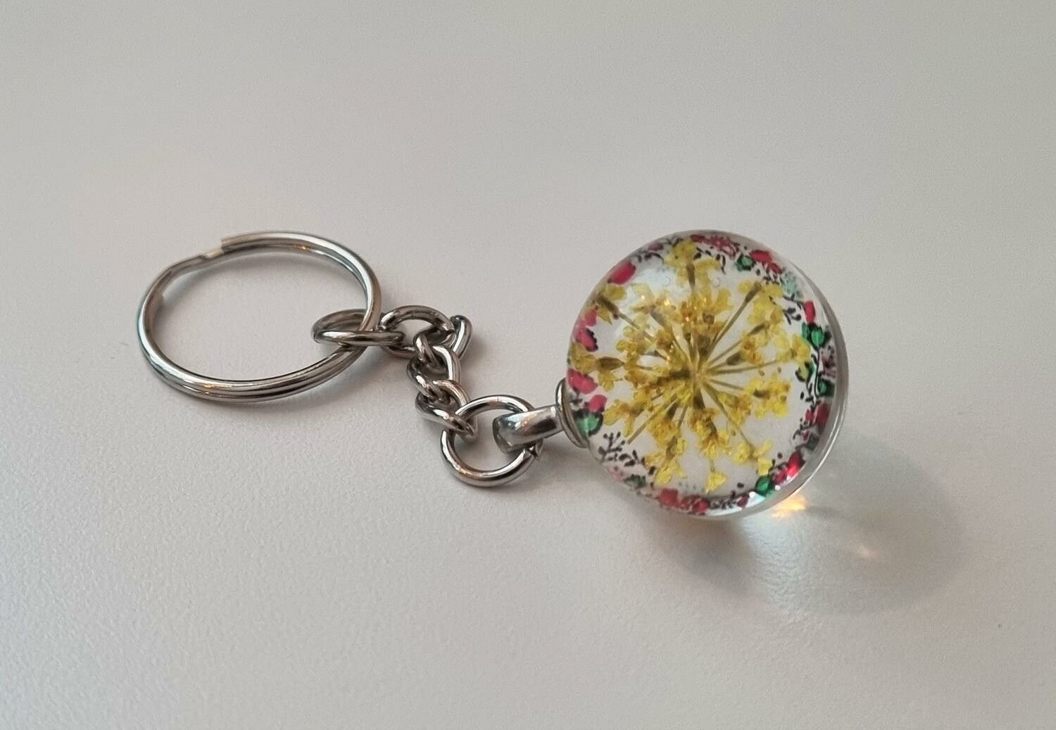 Nyckelring Glaskula glasboll med torkad blomma (Gul)