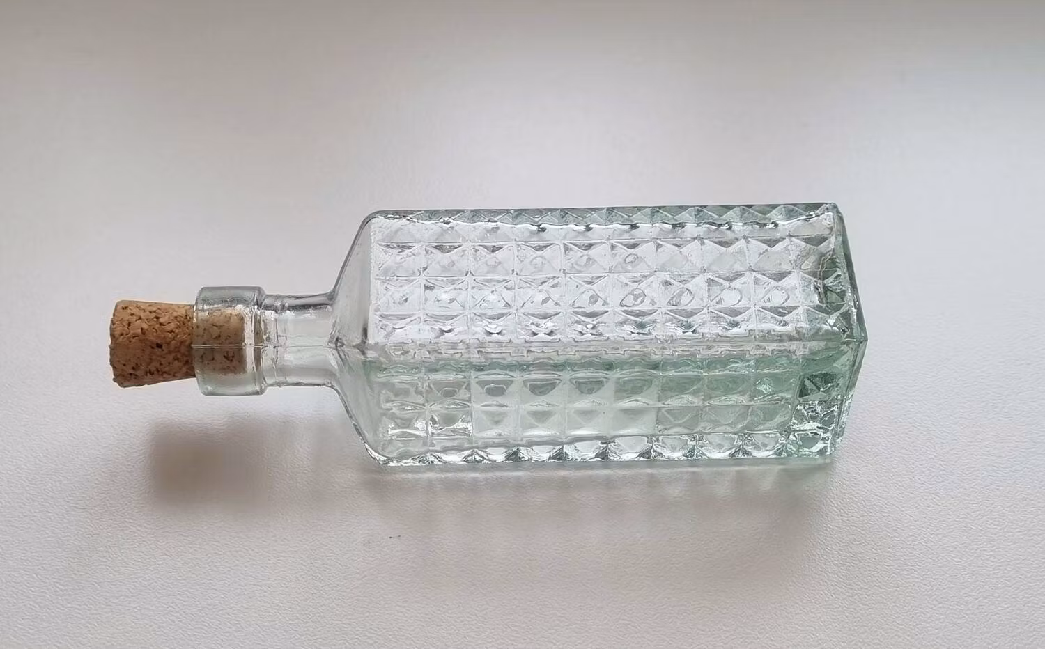 1 st Glasflaska med kork (10,6 x 3 cm, 83 gram)