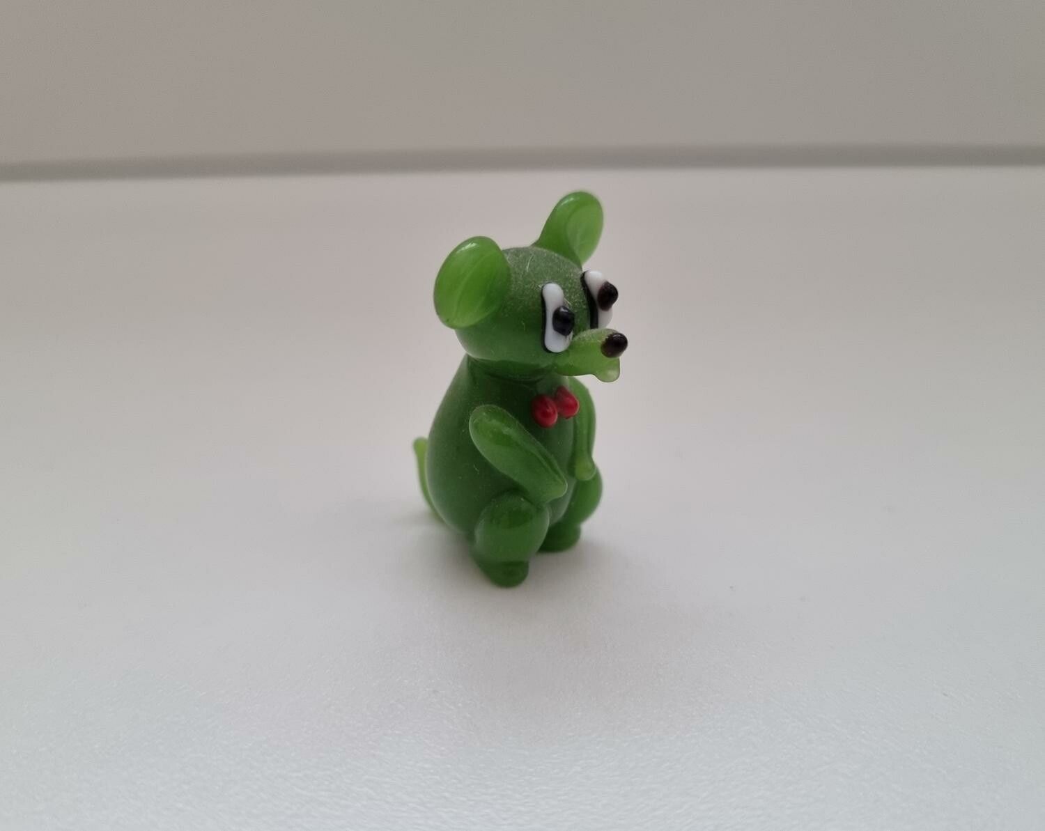 Figurin miniatyr mus, mini mus i porslin (grön)