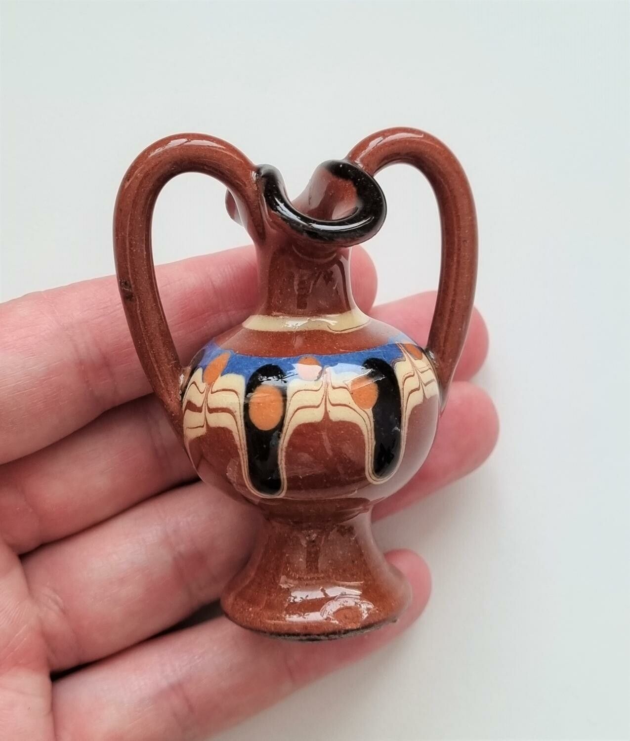 1 st kruka med öron i porslin (6,9 cm hög)