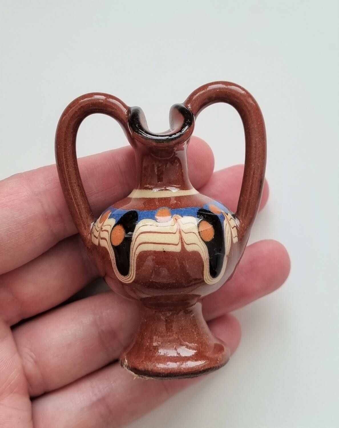 1 st kruka med öron i porslin (6,9 cm hög)