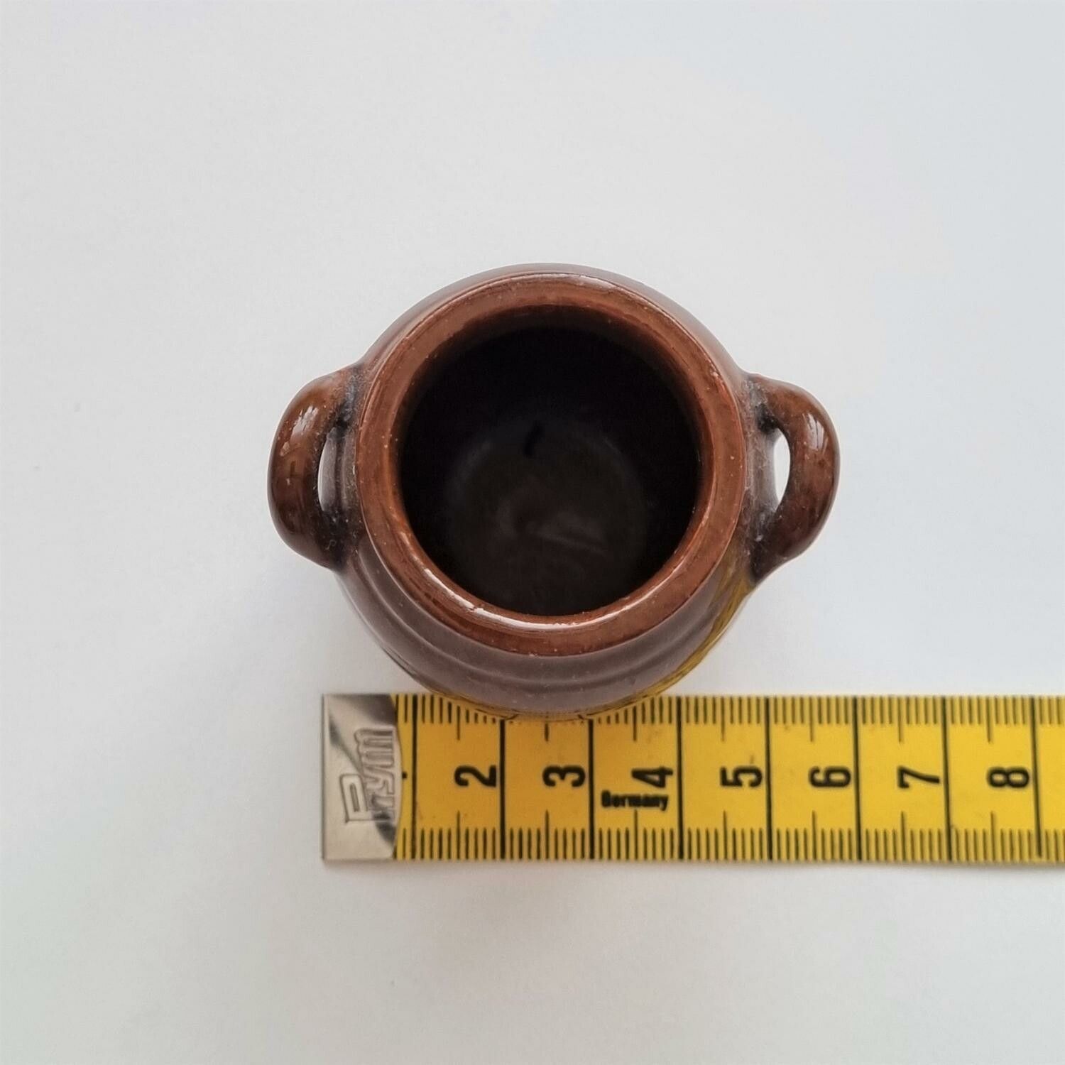 1 st kruka med öron i porslin (64 gram, 4,9 cm hög)