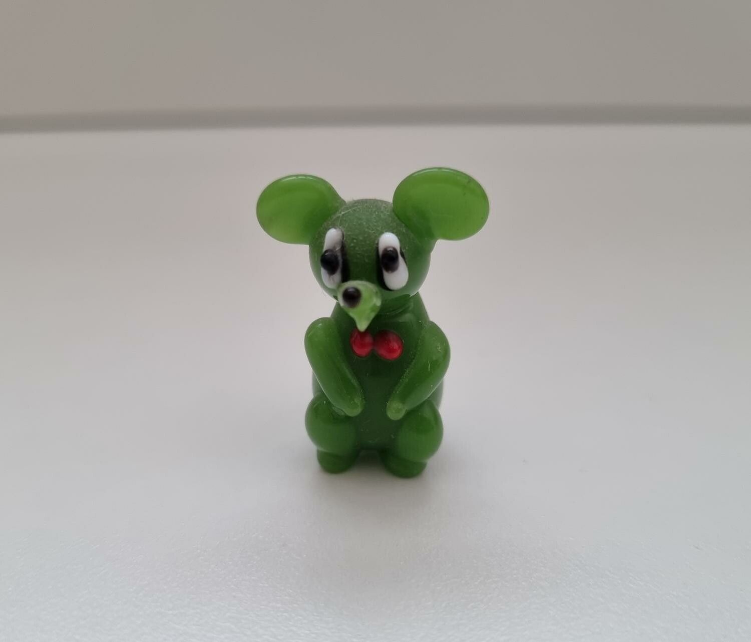 Figurin miniatyr mus, mini mus i porslin (grön)