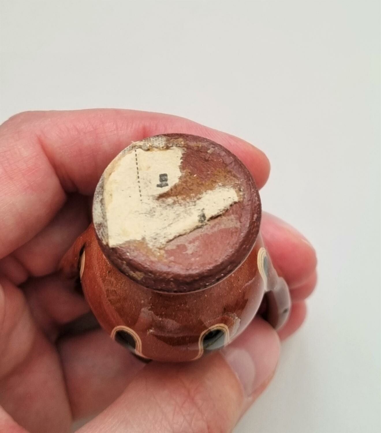 1 st kruka med öron i porslin (6,9 cm hög)