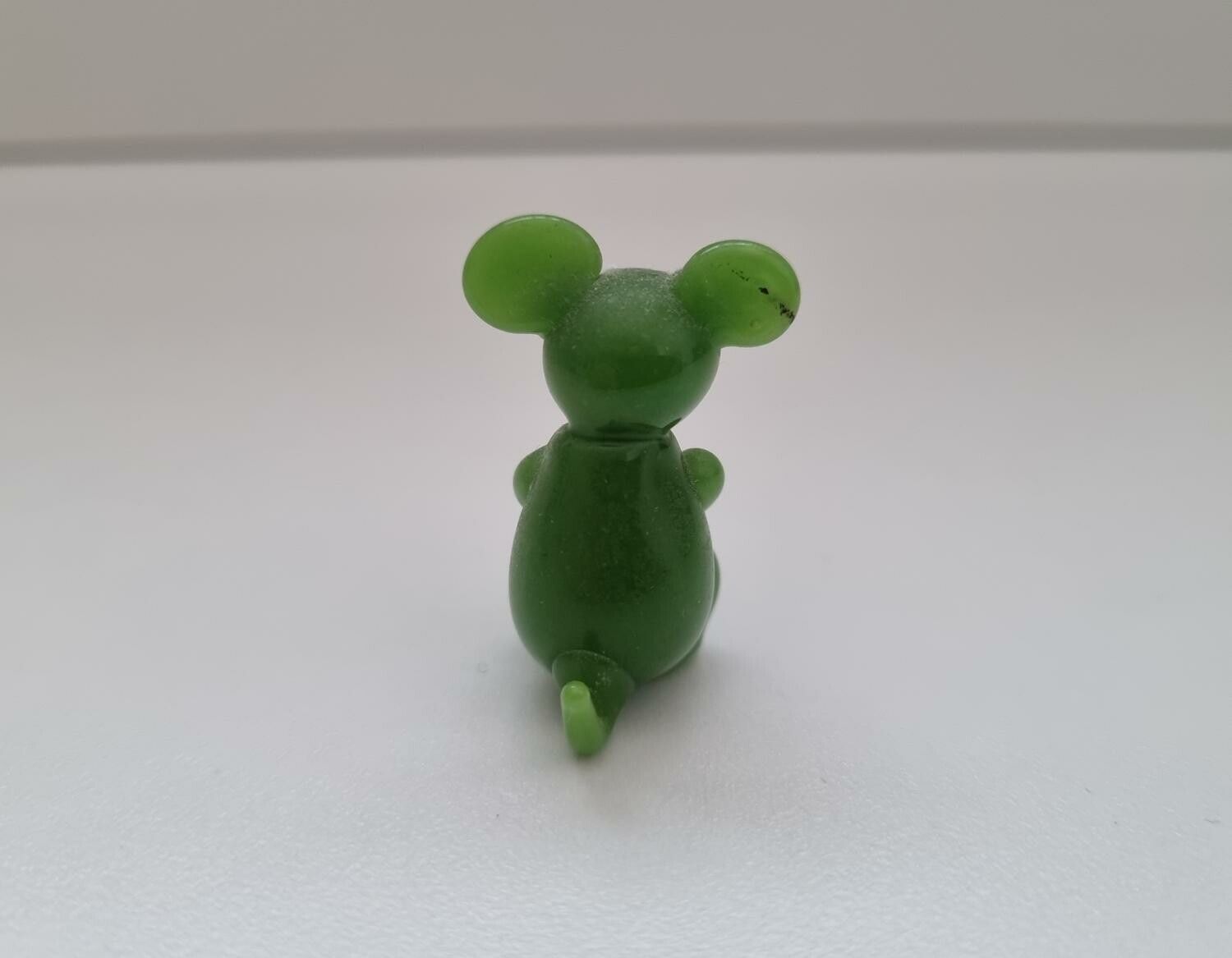 Figurin miniatyr mus, mini mus i porslin (grön)
