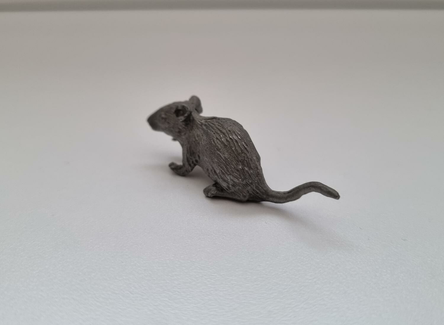 Figurin miniatyr råtta, mini råtta (15,5 gram)