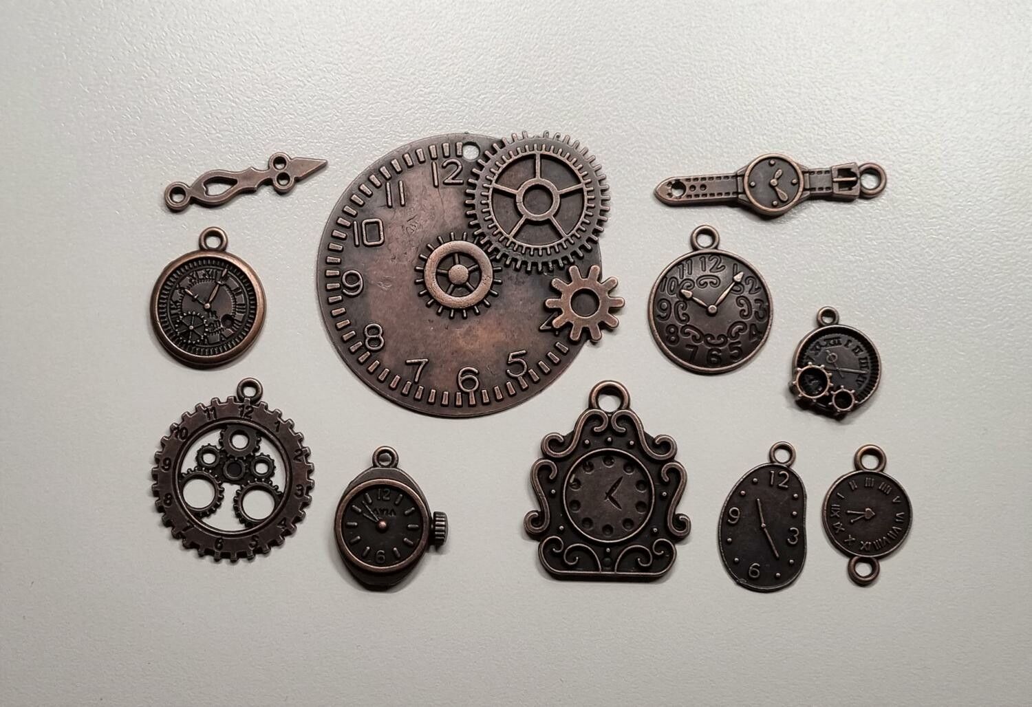 10 st berlocker / charms - Klockor i steampunk, kopparfärgade klockberlocker
